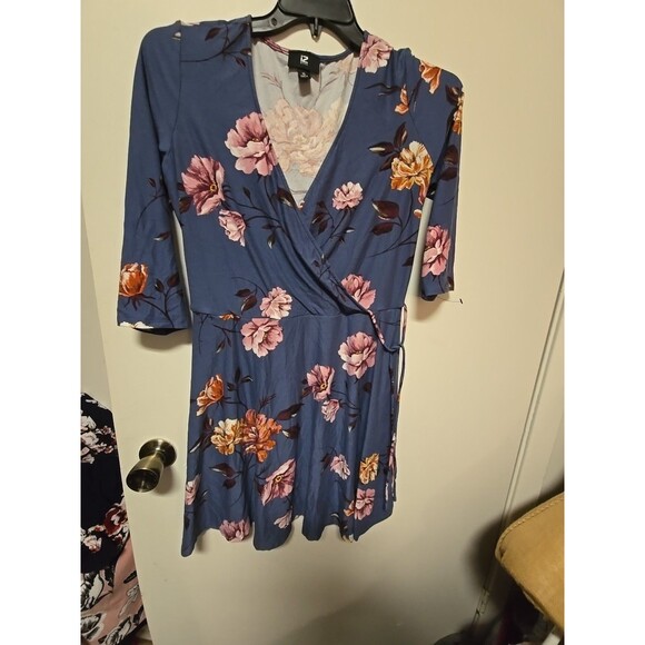 WOMEN’S IZ BYER 3/4 SLEEVE DRESS – SIZE XL BLUE FLOWER WRAP DRESS - Picture 5 of 9